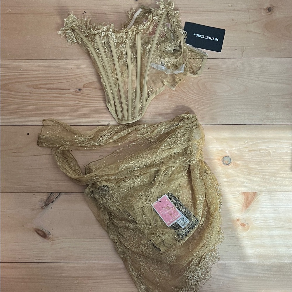 PrettyLittleThing Gold Lace Bra and Panty Set